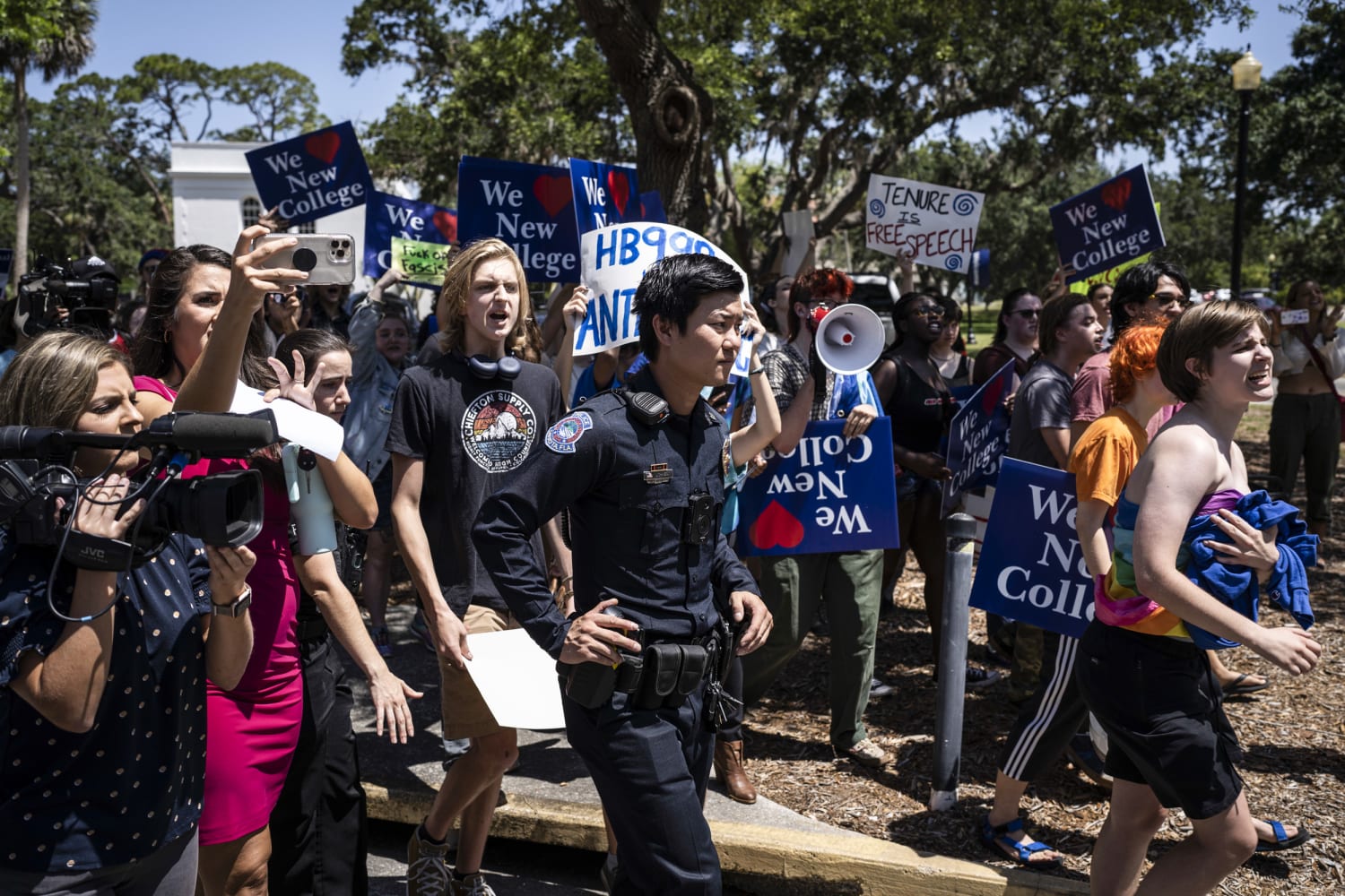 florida-new-college-students-plan-alternative-commencement-address