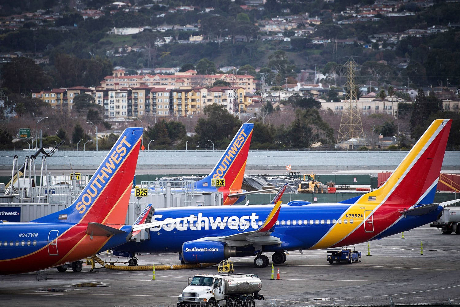 2 planes aborted landings when a Southwest jet taxied across their runways in San Francisco