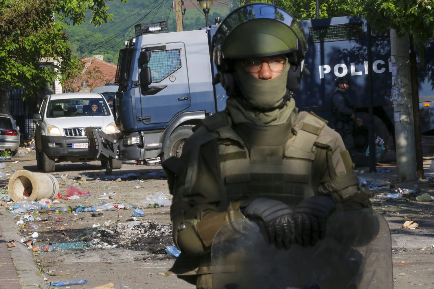 30 international peacekeepers injured in fierce clashes with ethnic Serbs in Kosovo