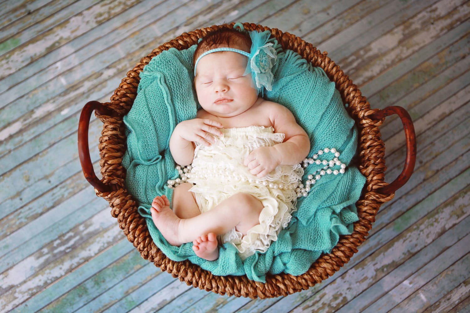 100 Girl Names That Start With 'L'