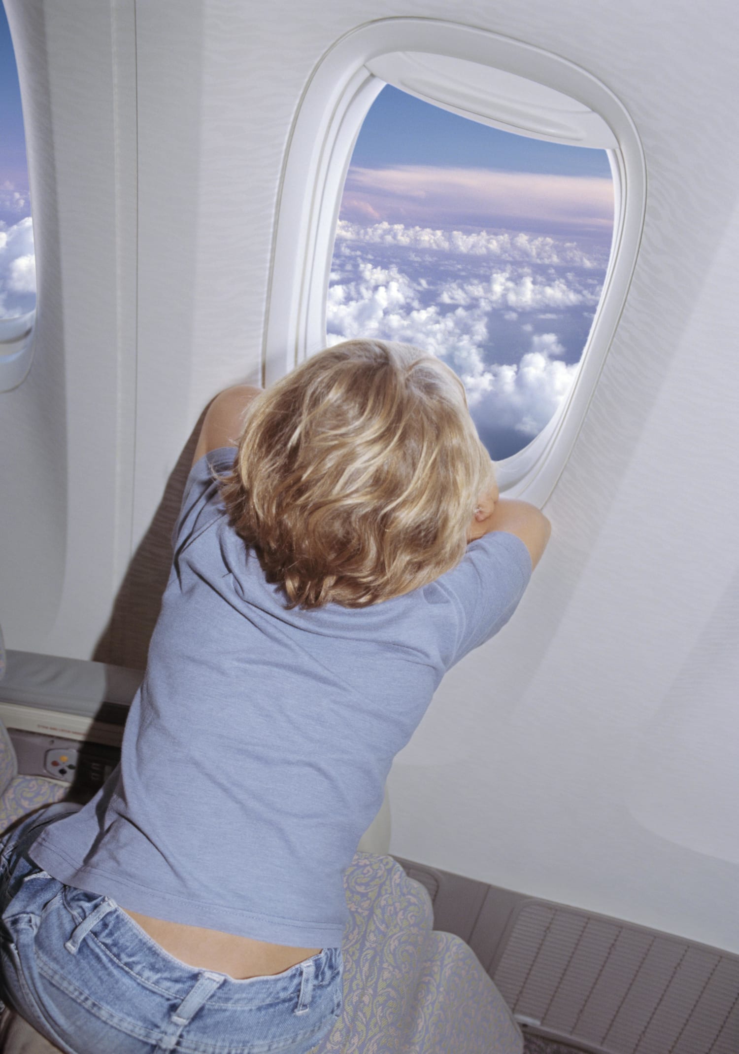 Child Self-Destructs Over Snack Box In United First Class - Live and Let's  Fly