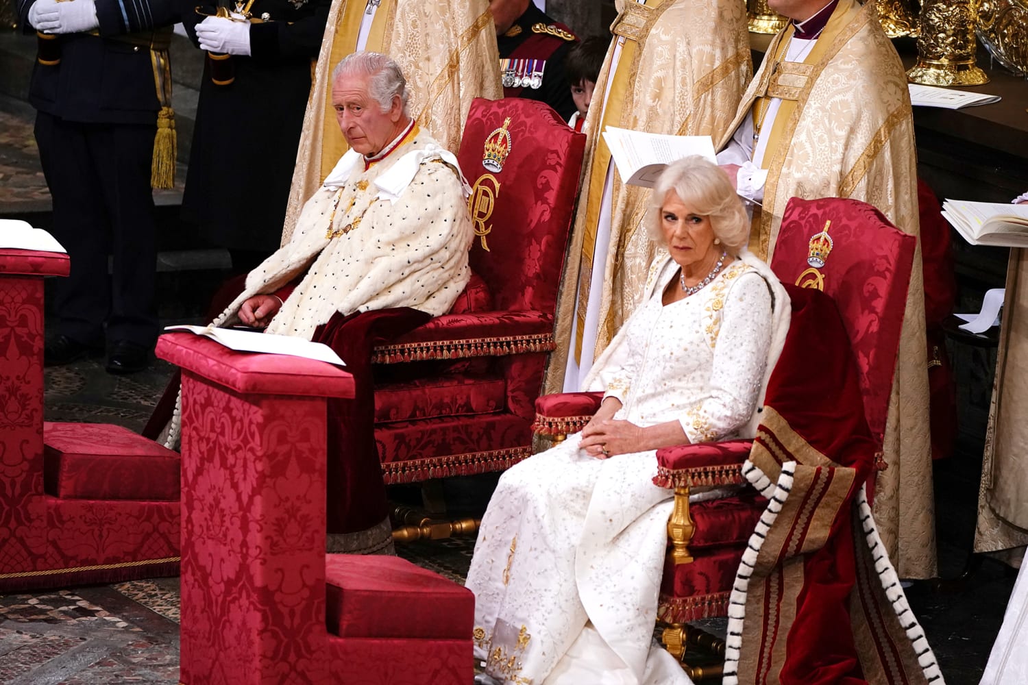 Reino Unido corona a su nuevo rey Carlos III en una ceremonia de tradiciones milenarias