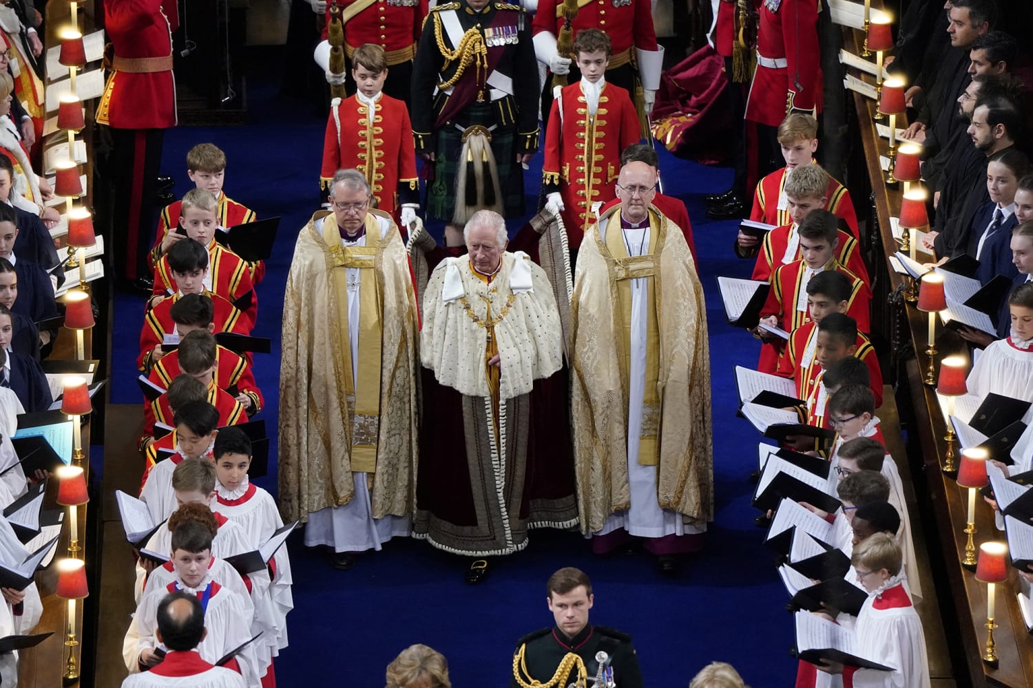 Reino Unido corona a su nuevo rey Carlos III en una ceremonia de  tradiciones milenarias