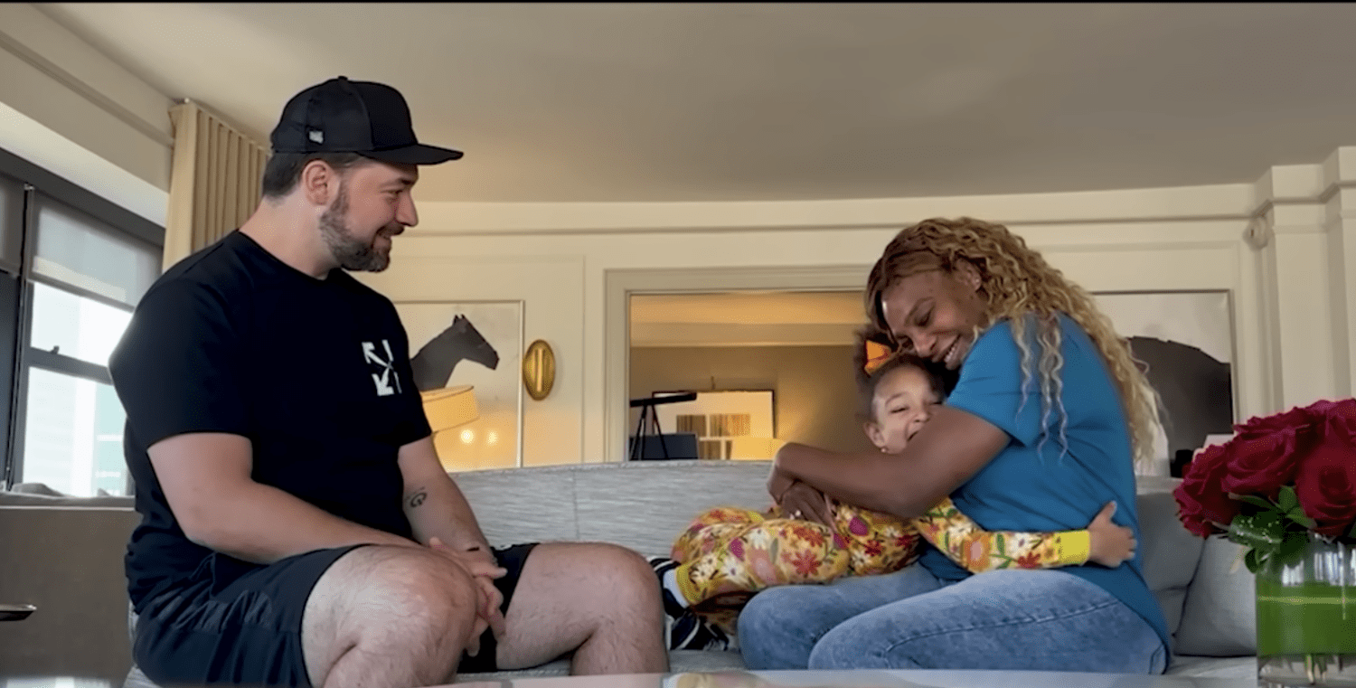 Serena Williams And Alexis Ohanian Tell Olympia She S Going To Be A Big Sis In Sweet Video