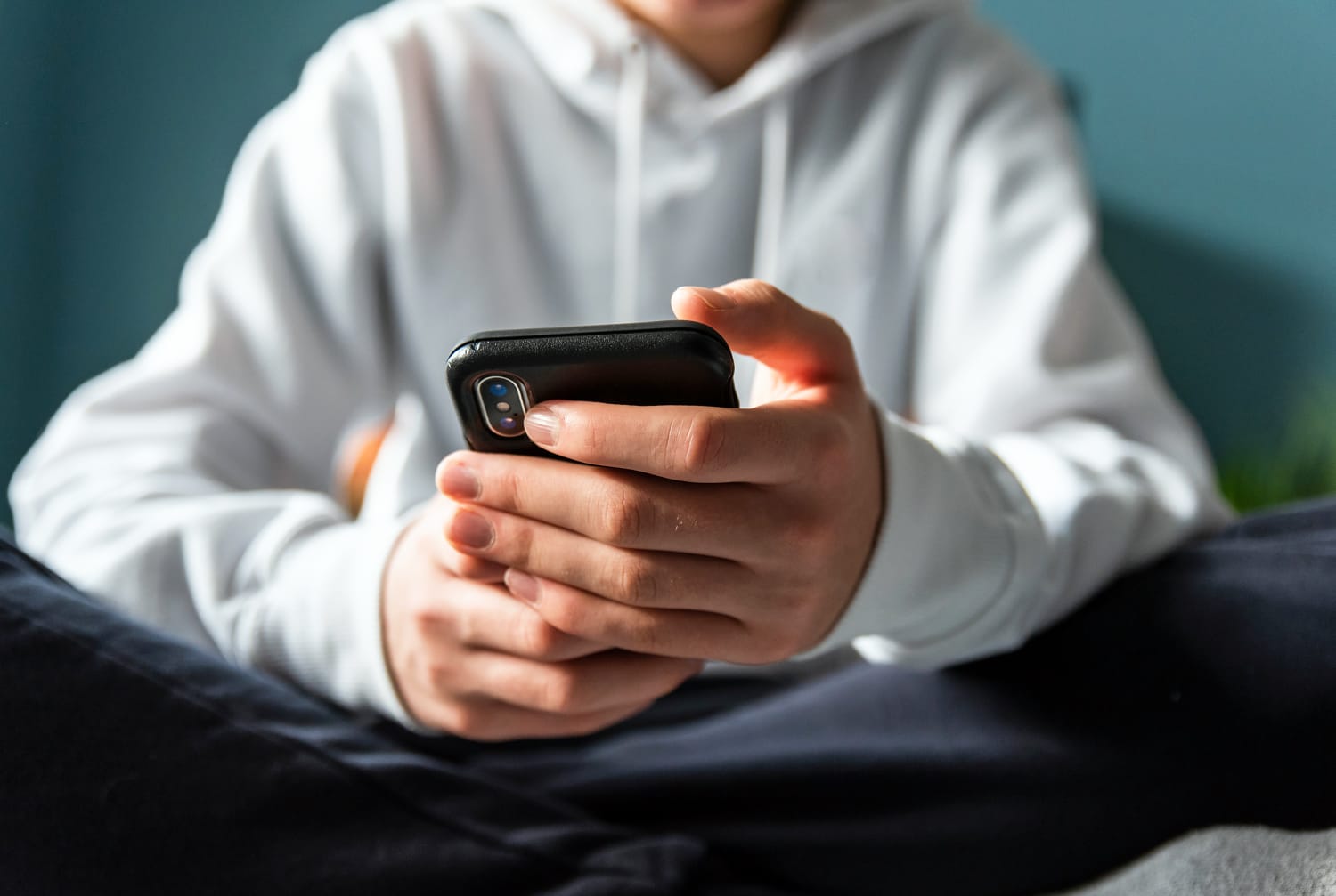 World Mental Health Day: Psychologist shares 5 things teens should never do on social media