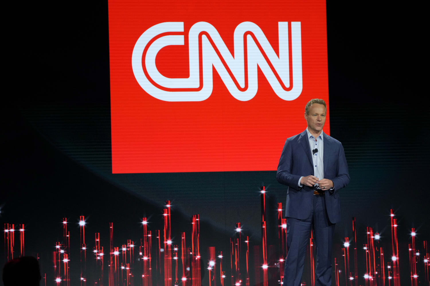 CNN CEO Chris Licht apologizes to staff during internal Monday morning call