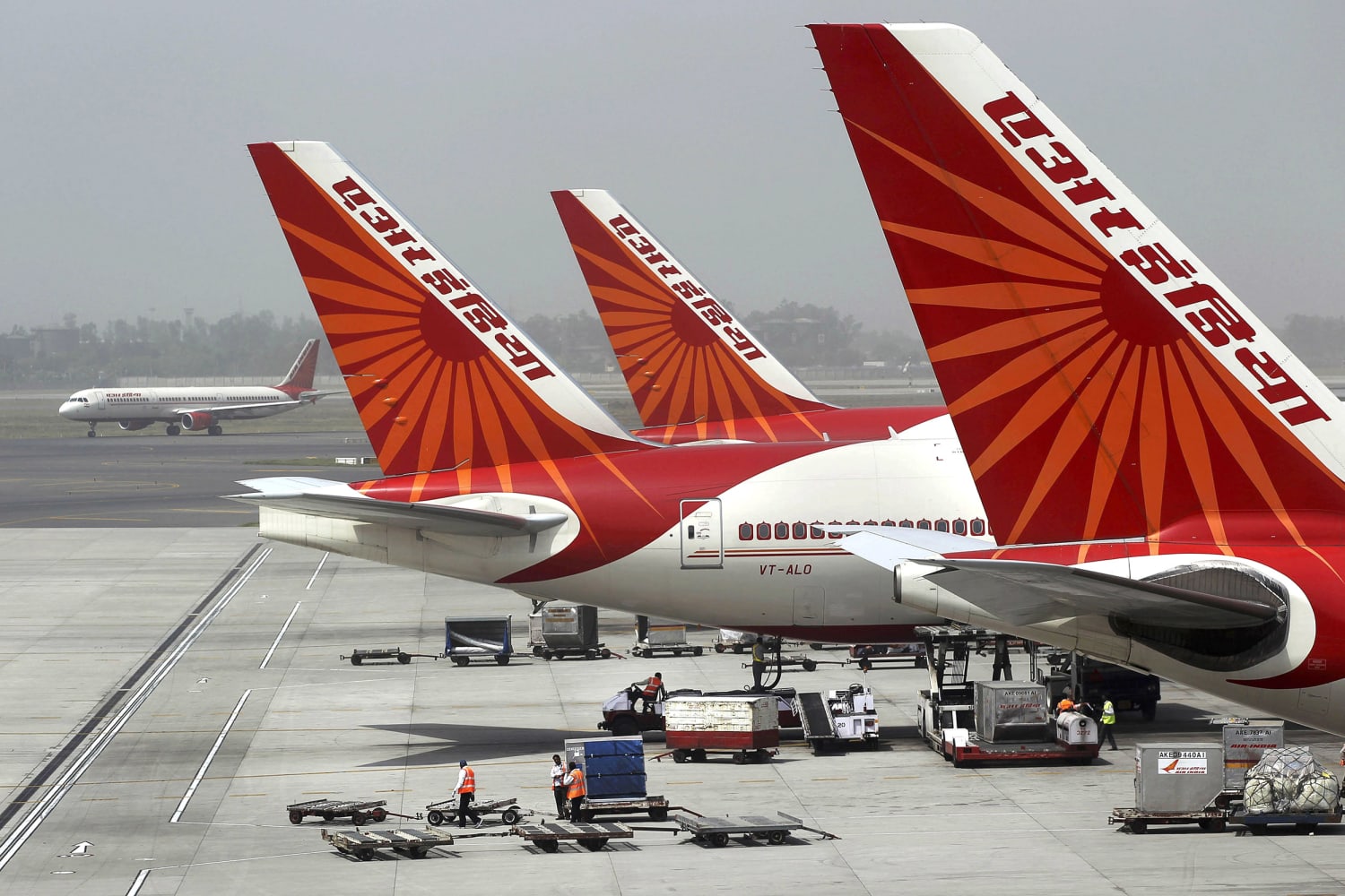 Air India заявила, что застрявшие пассажиры, направлявшиеся в США, вылетели из России.
