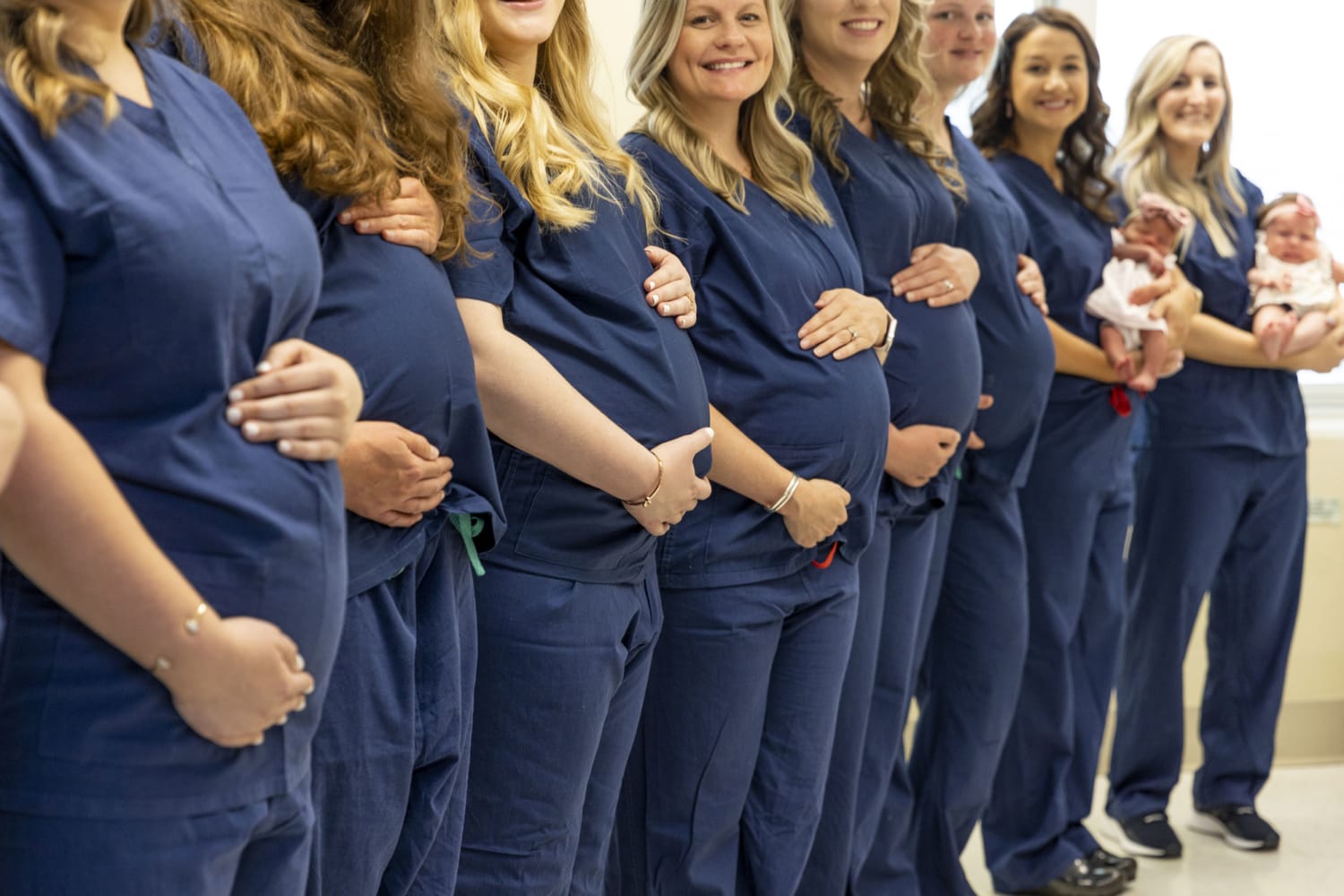 12 enfermeras de un hospital están esperando bebé al mismo tiempo Foto