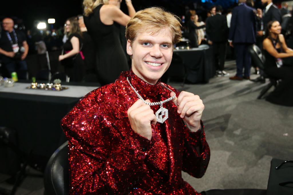 Basketball star Gradey Dick dazzles in 'Wizard of Oz' themed suit at NBA  draft