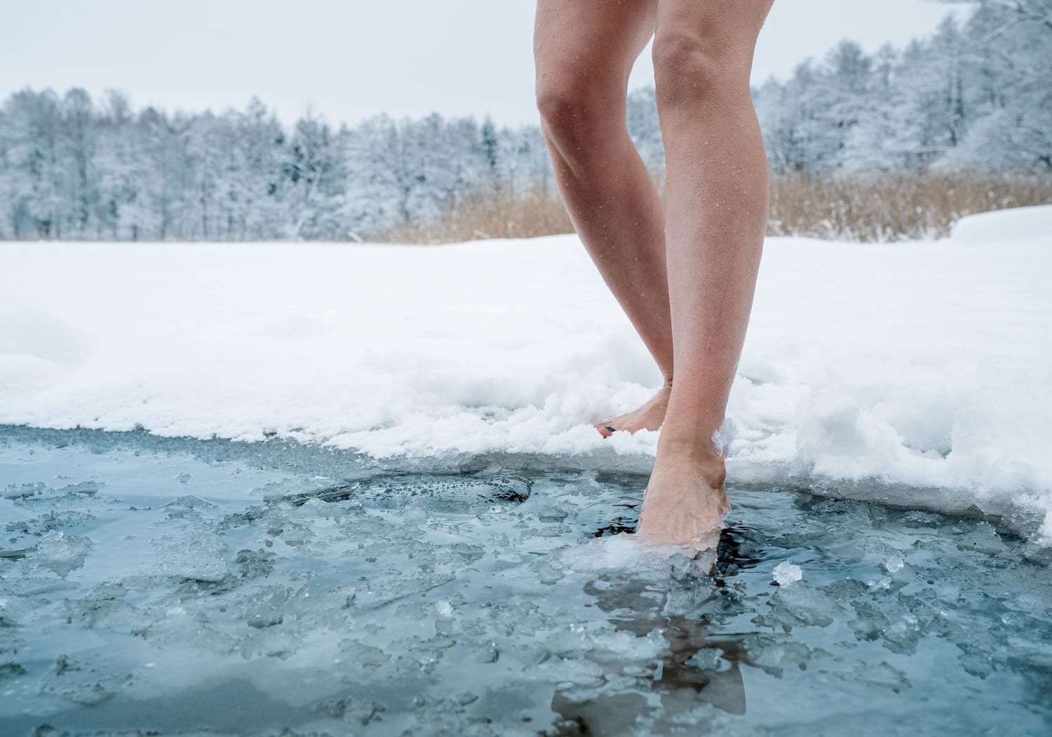 Does the new ice bath fad actually help you lose weight? Here's what  science says