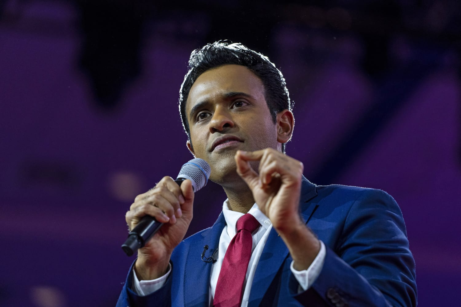 Vivek Ramaswamy highlights faith in his campaign — and navigates