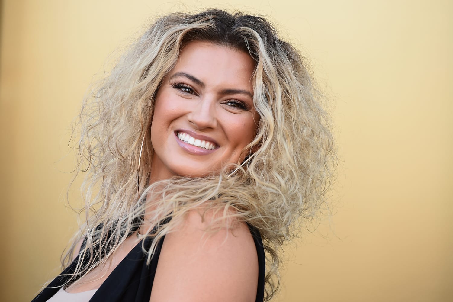 Tori Kelly - Never Alone (Official Live Video) 