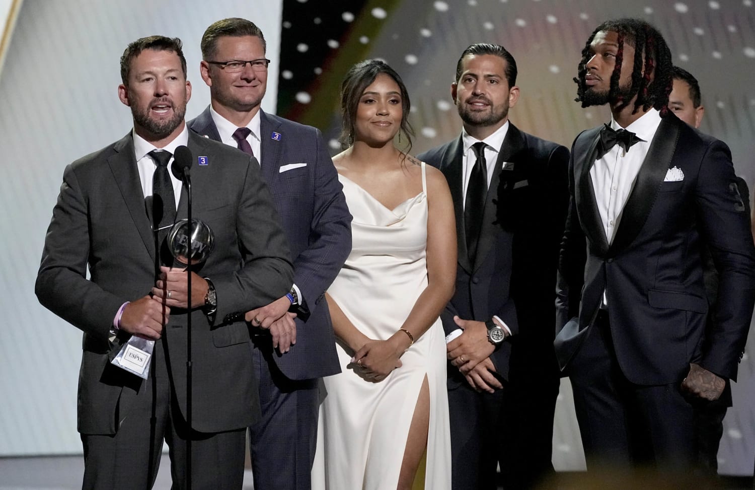 Damar Hamlin Cries At ESPYS While Honoring Buffalo Bills Trainers