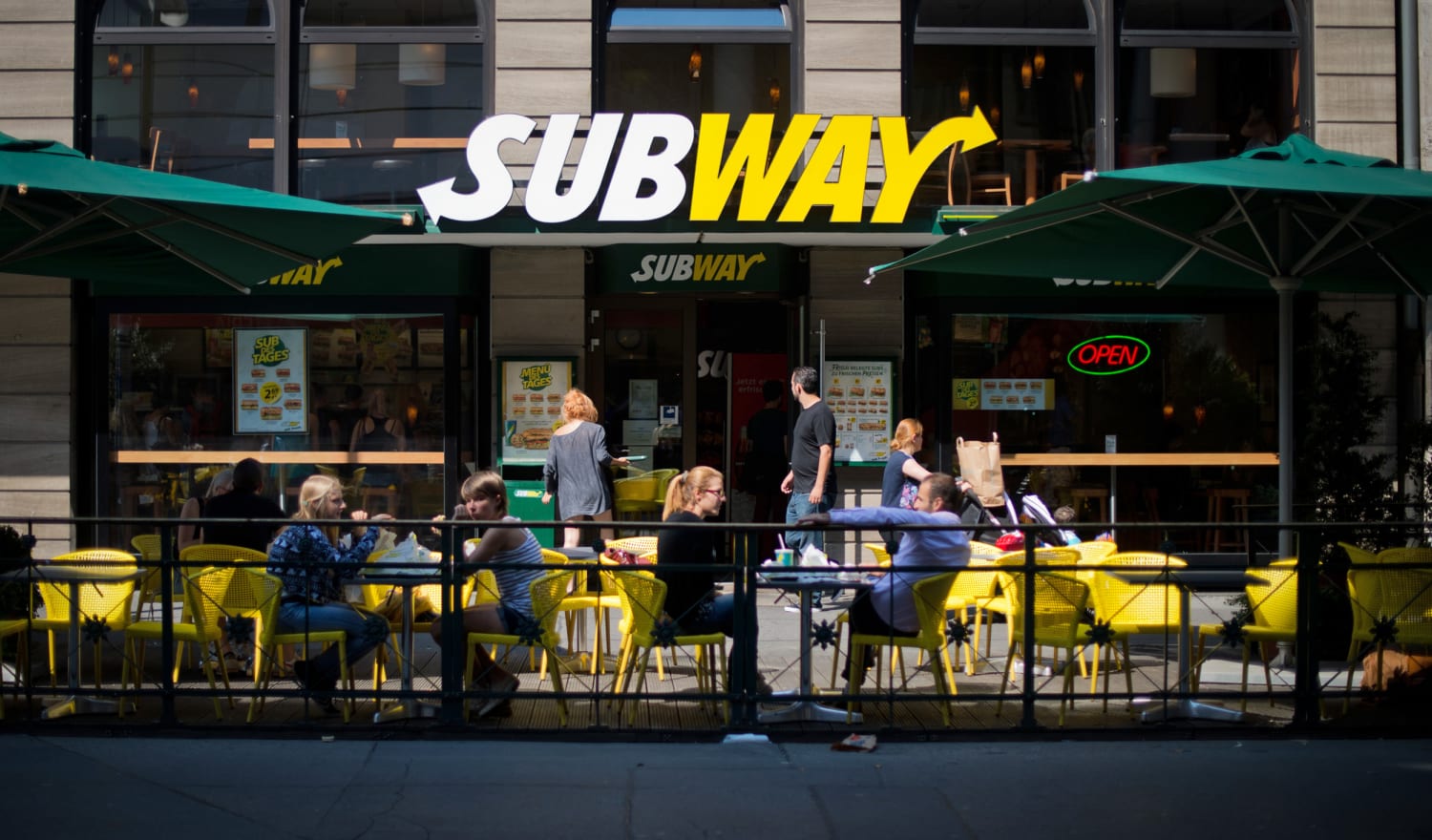 Subway Offers Free Sandwiches for Life to Change Your Name - Bloomberg