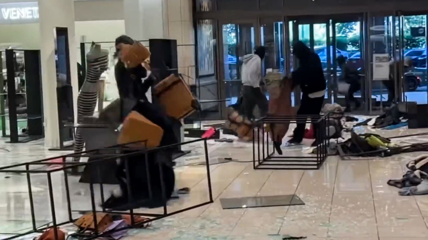 Five Shoplifters Hit Louis Vuitton Ross Park Mall Store, Steal