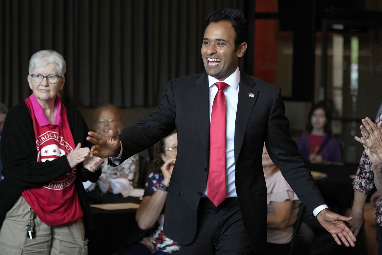 Vivek Ramaswamy’s zinger-fueled campaign meets the Iowa grind