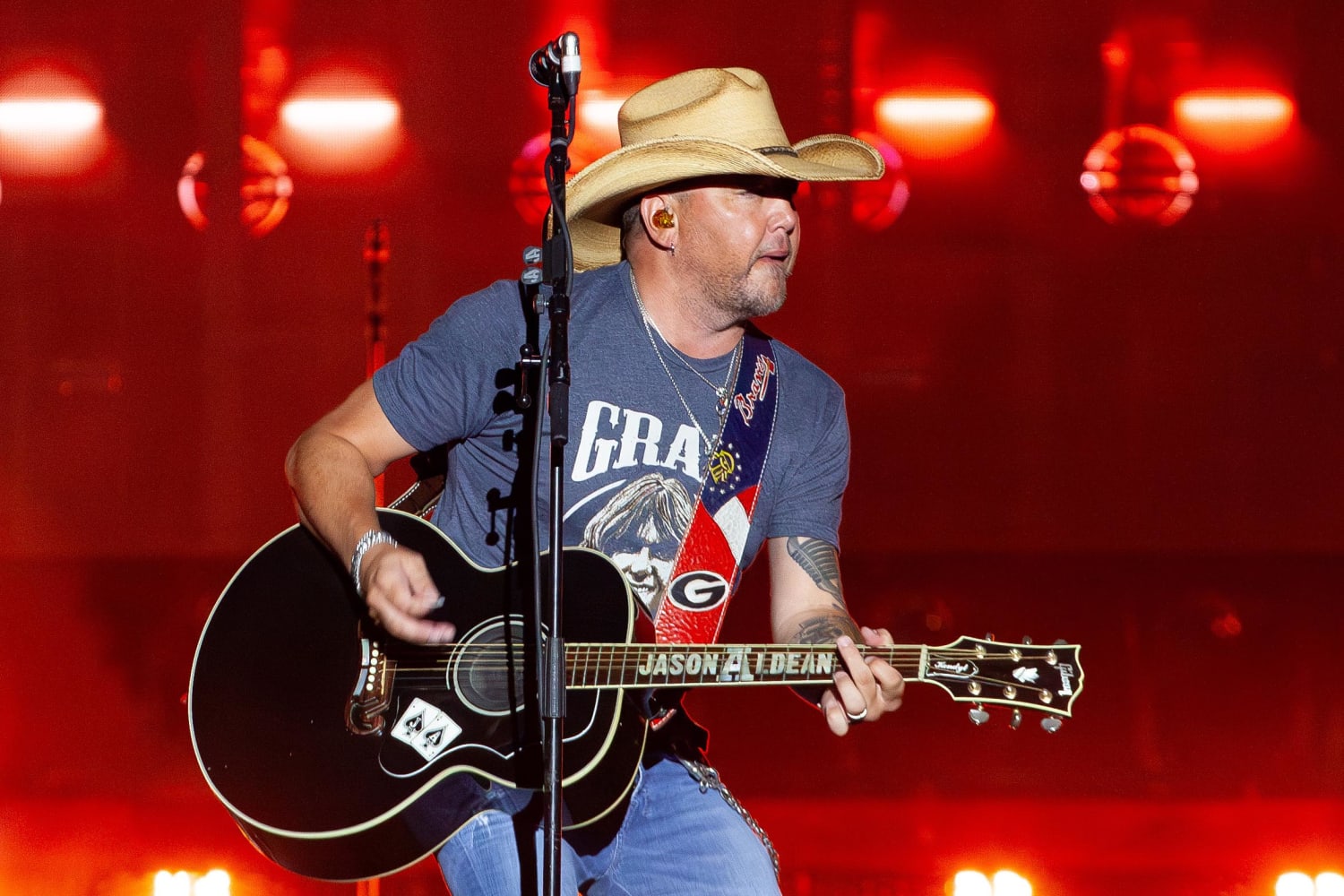 Lyrics for Rearview Town by Jason Aldean - Songfacts