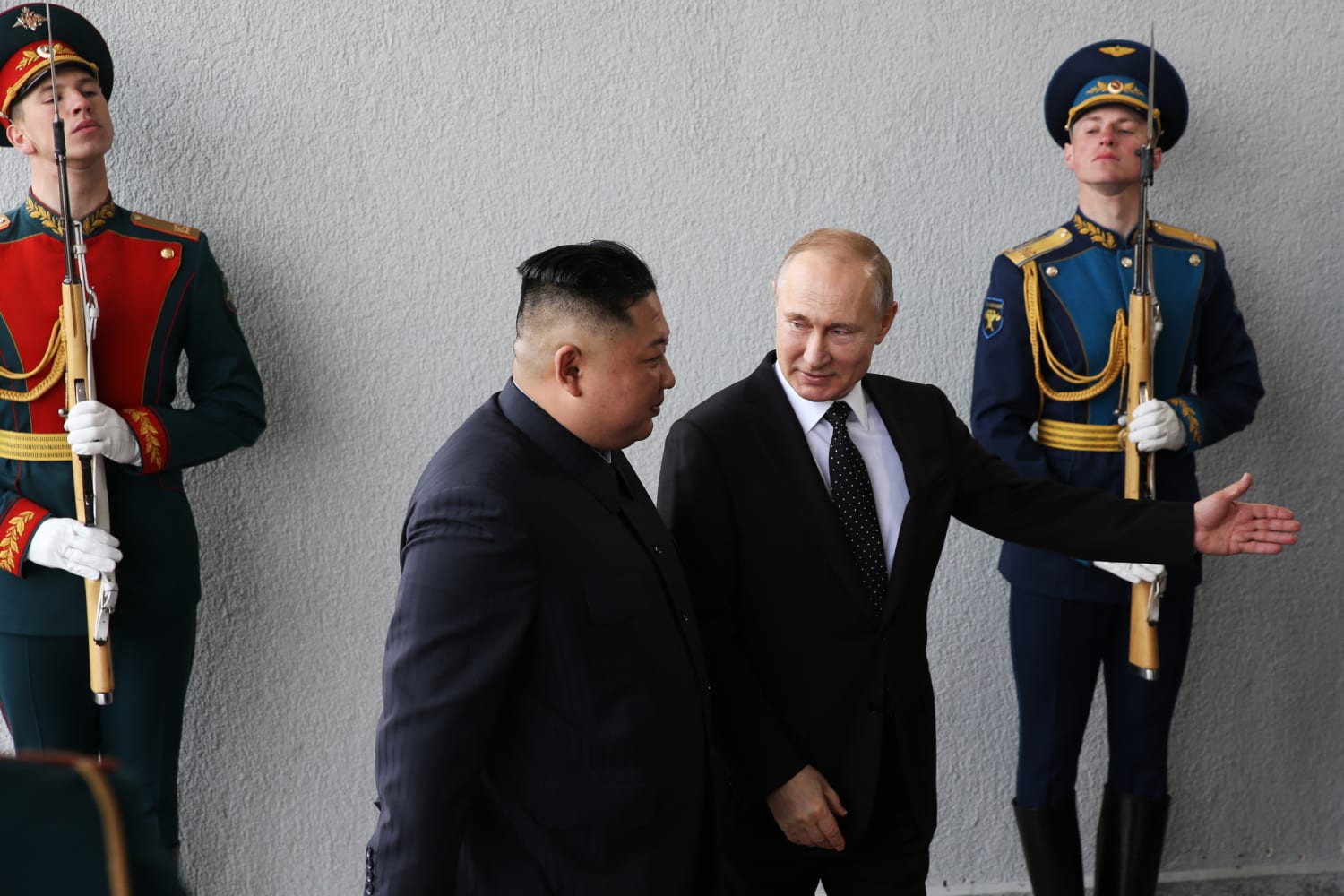 북한 김정은, 러시아에서 푸틴과 만나 무기회담…