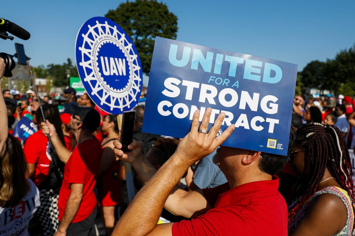 How Much Does A Uaw President Make Per Year