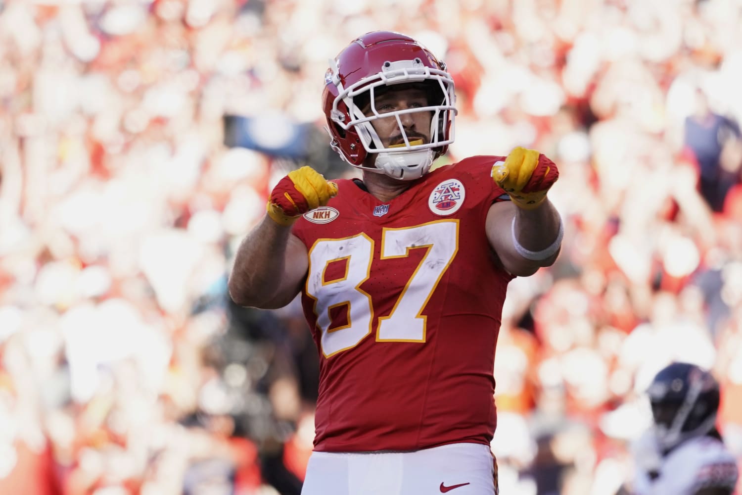 Is Travis Kelce really dating Taylor Swift? Meet the NFL star who tried to  give her a bracelet with his number at her Eras concert, and once 'dated 50  women at the