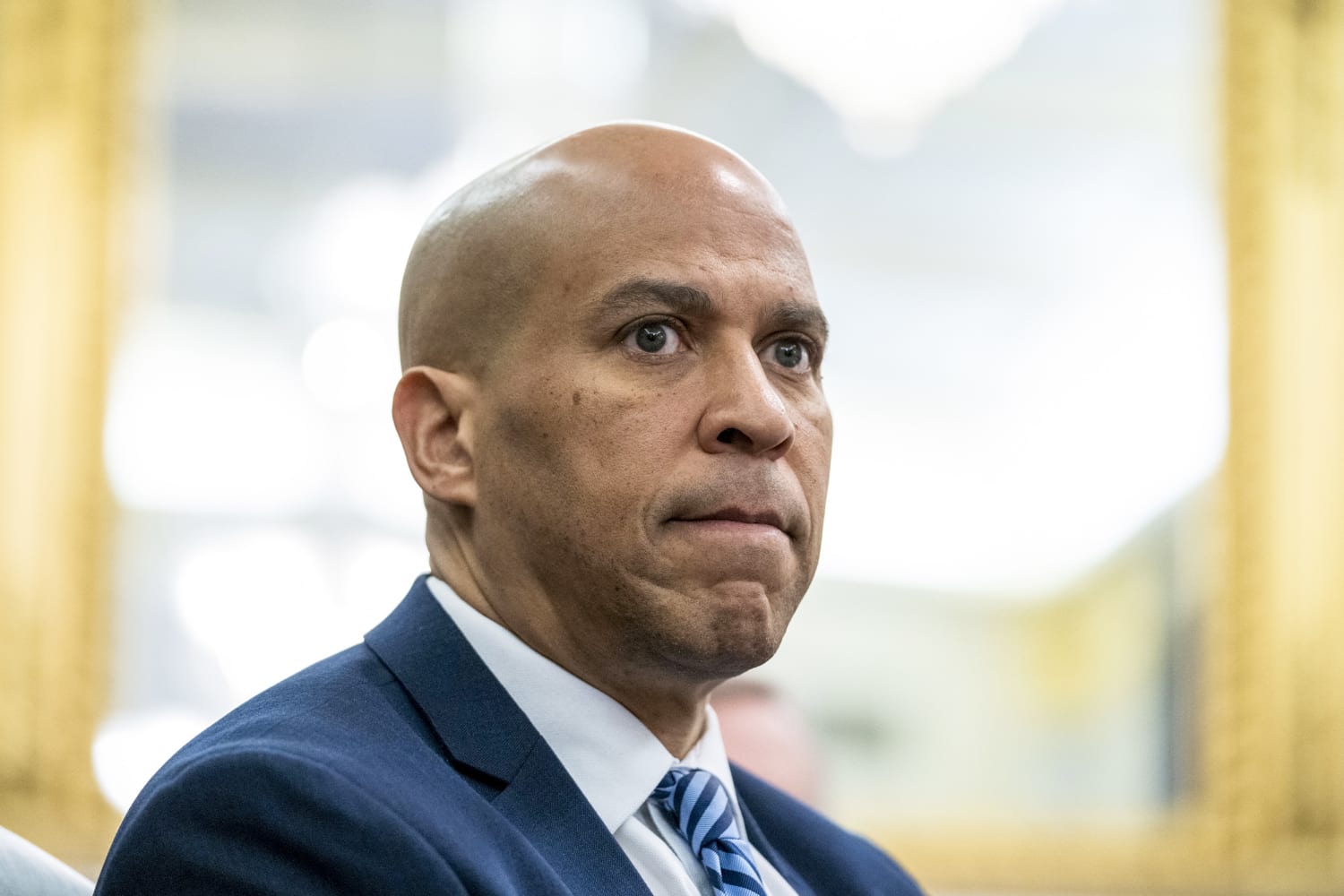 senador-de-nova-jersey-cory-booker-junta-se-aos-apelos-para-que-bob