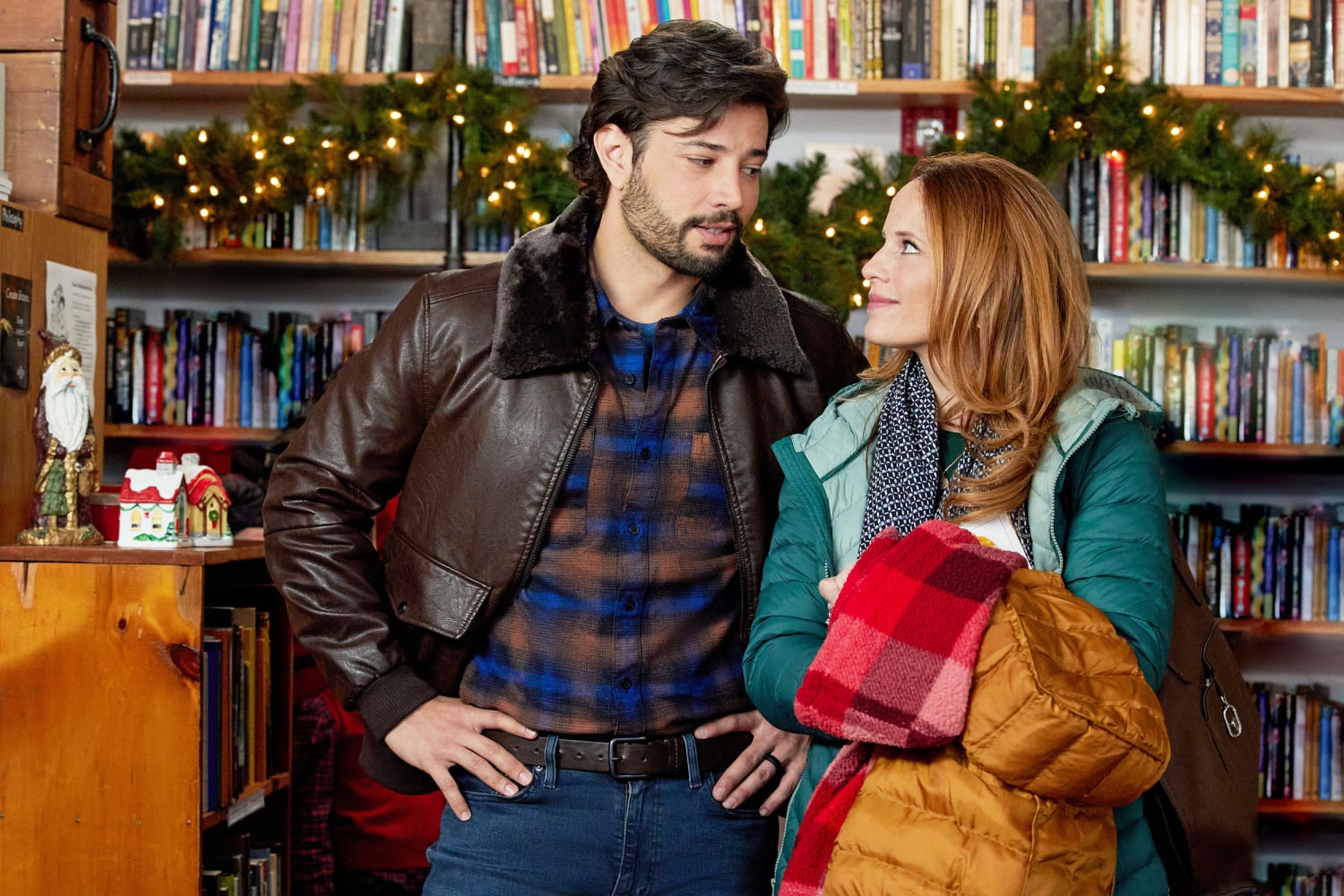 A Girl's Guide to the 15 Best Christmas Rom-Com Movies in 2023