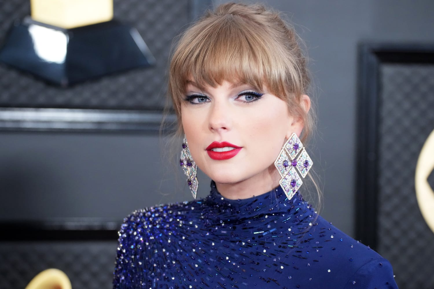 NFL Reporter: Taylor Swift further put Travis Kelce on the map : r