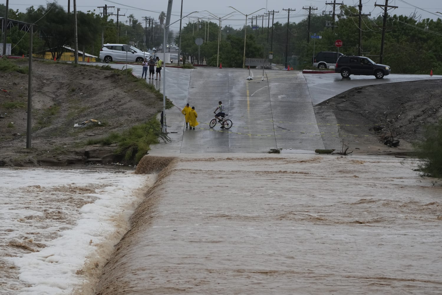 VIDEO: Hurricane Tammy could reach Cat. 2 strength