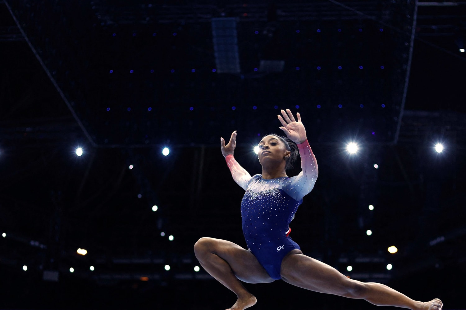 Simone Biles leads U.S. women's gymnastics team to world gold