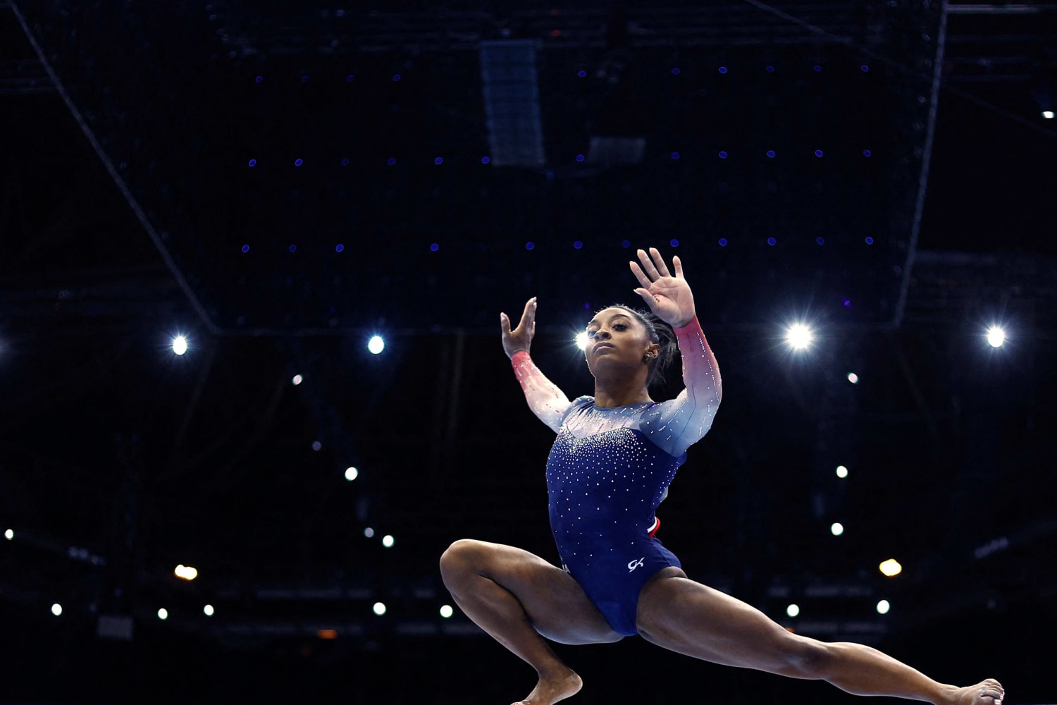 Simone Biles leads U.S. women to record 7th straight team title at