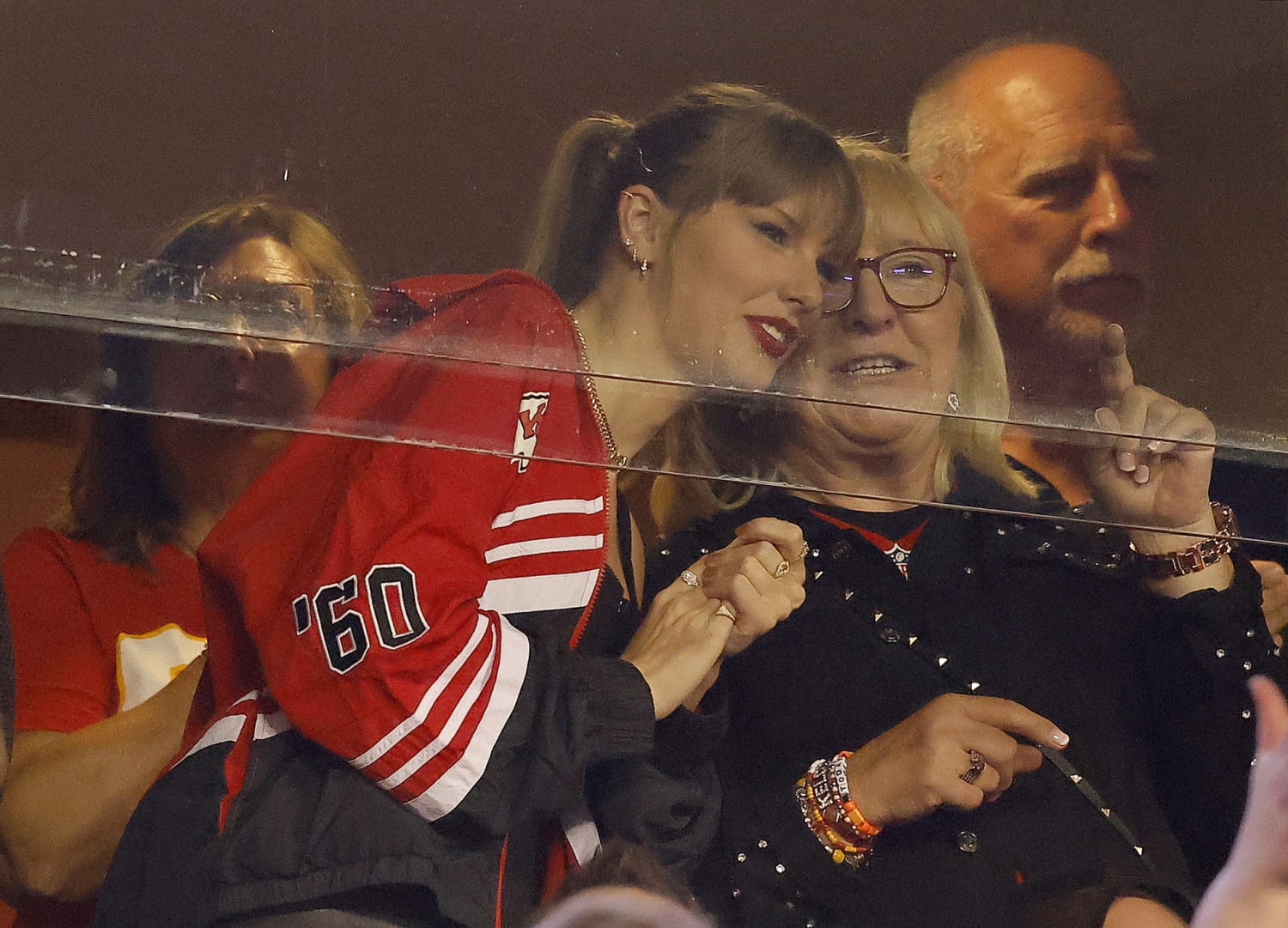 Taylor Swift: Travis Kelce's girlfriend all smiles alongside Chiefs star's  mom Donna and Brittany Mahomes on her return to Arrowhead