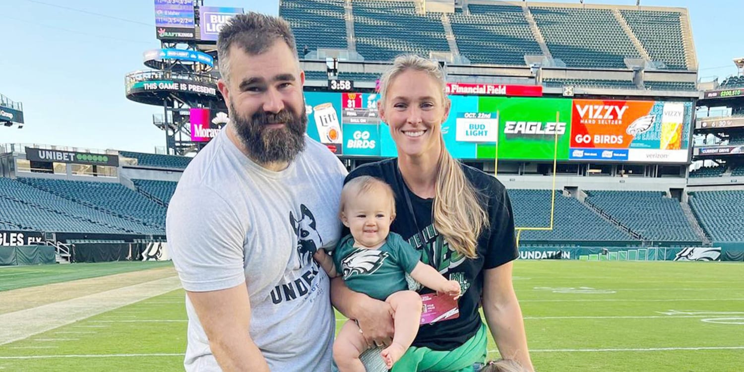 Jason and Kylie Kelce dress their daughter in the perfect outfit for her 1st birthday