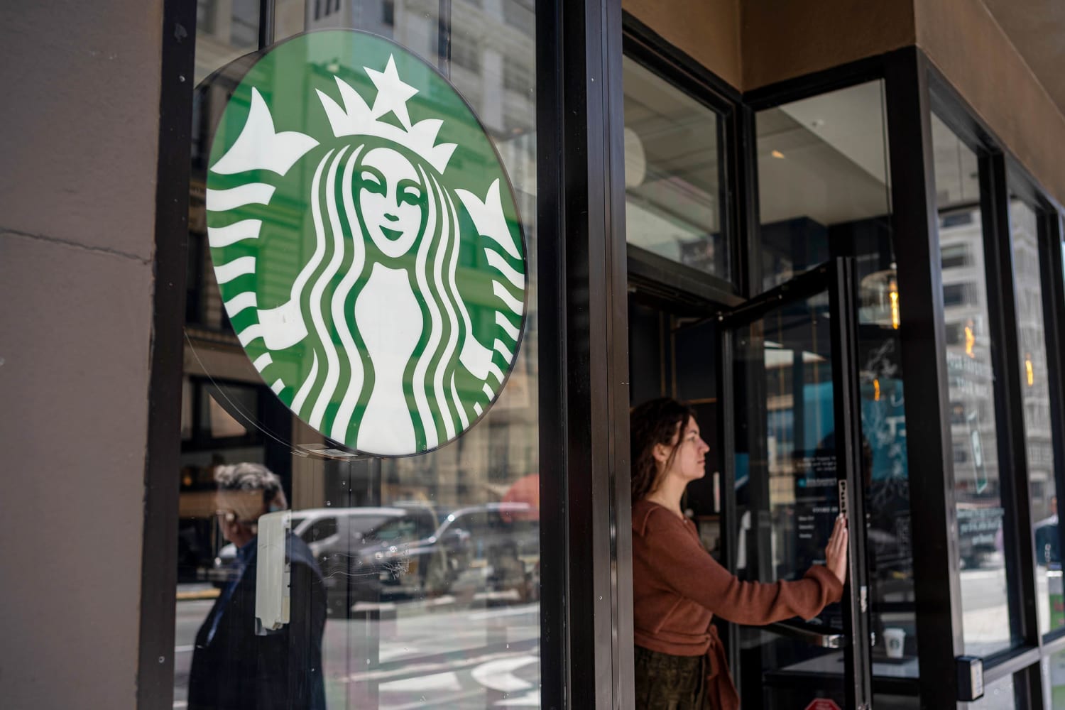 Starbucks is closing 7 stores in San Francisco — see the list of locations
