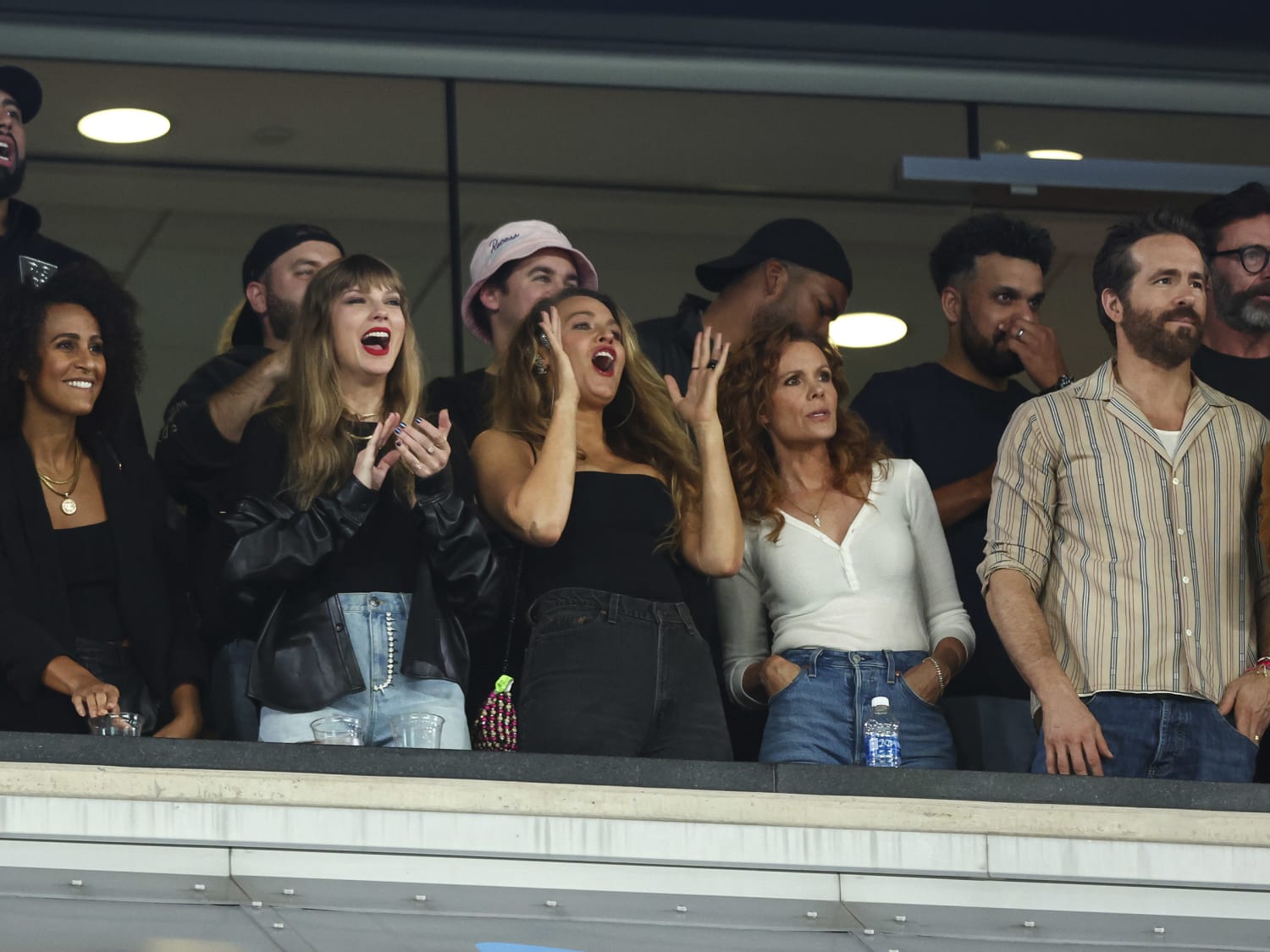 Taylor Swift attends Travis Kelce's Chiefs vs. Jets: Photos