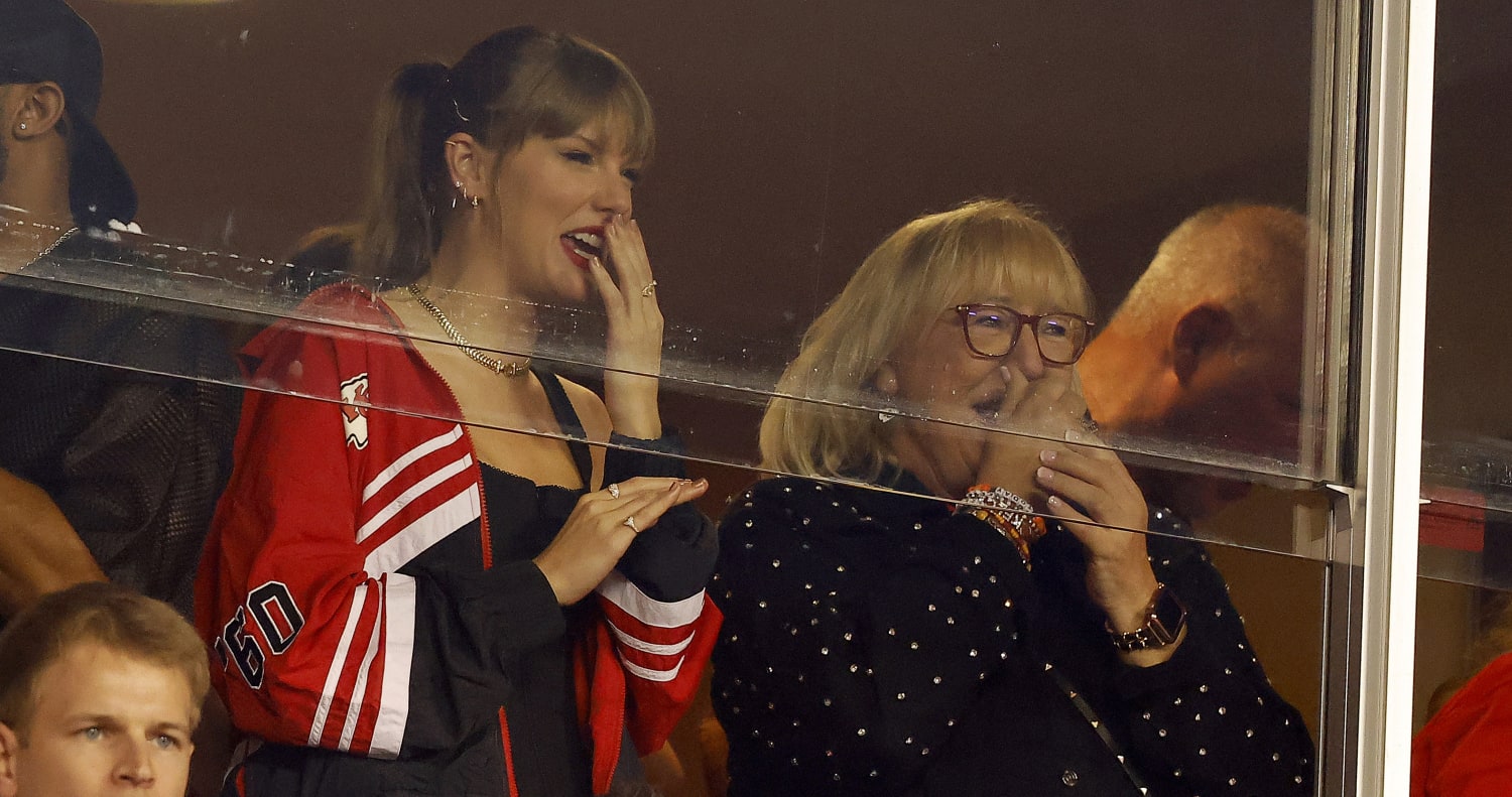 Travis Kelce's mom Donna wears Taylor Swift-inspired friendship bracelets  at Chiefs game