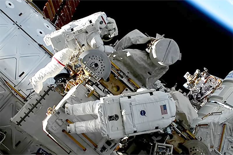 Die im Orbit gefundene fehlende Werkzeugtasche der NASA ist von der Erde aus zu sehen