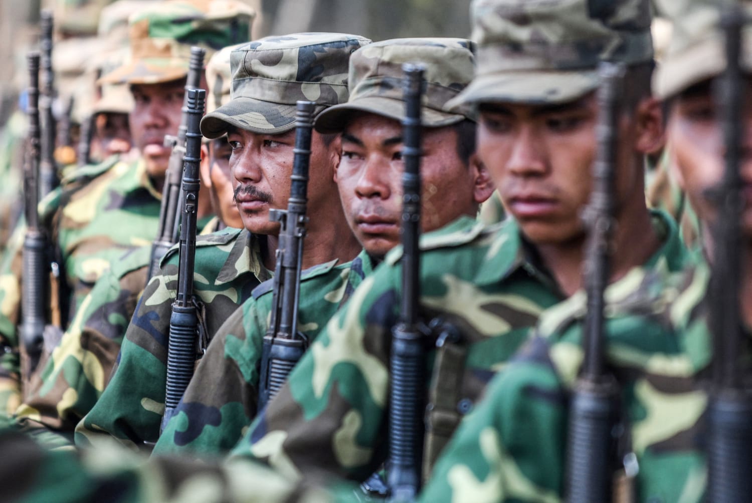 Celý vojenský prapor se vzdal etnické skupině odporu v severní Myanmaru