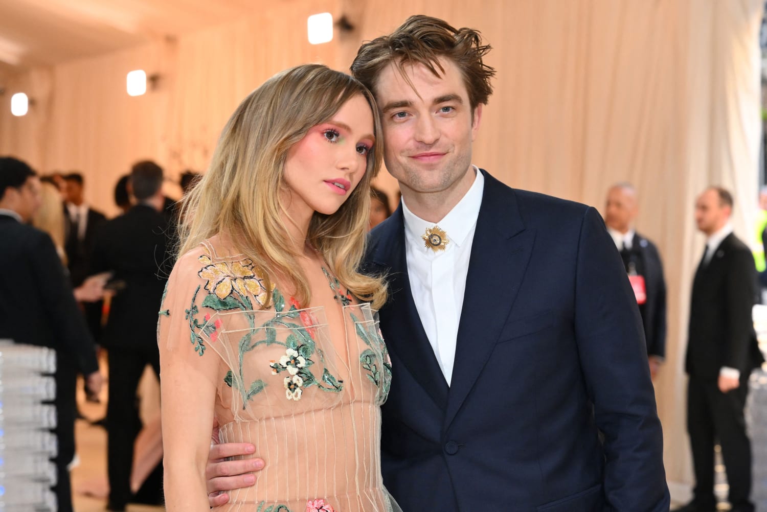 Suki Waterhouse, Robert Pattinson’s longtime girlfriend, reveals her pregnancy during the ceremony