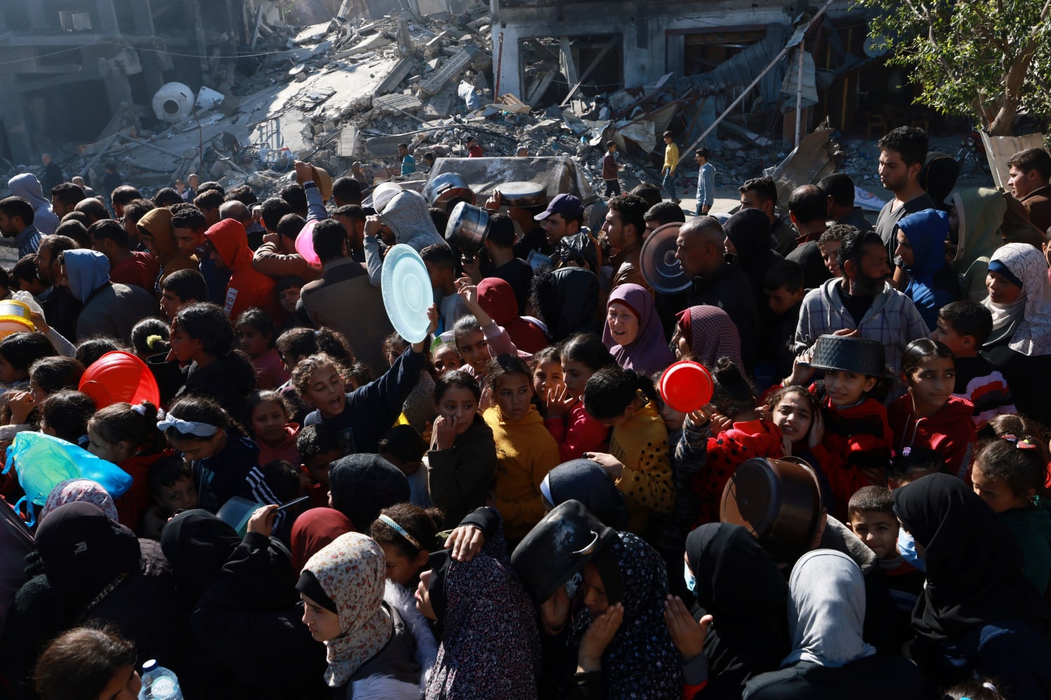 Starvation, thirst and chaos in southern Gaza as hostilities force humanitarian support to the edge of cave in