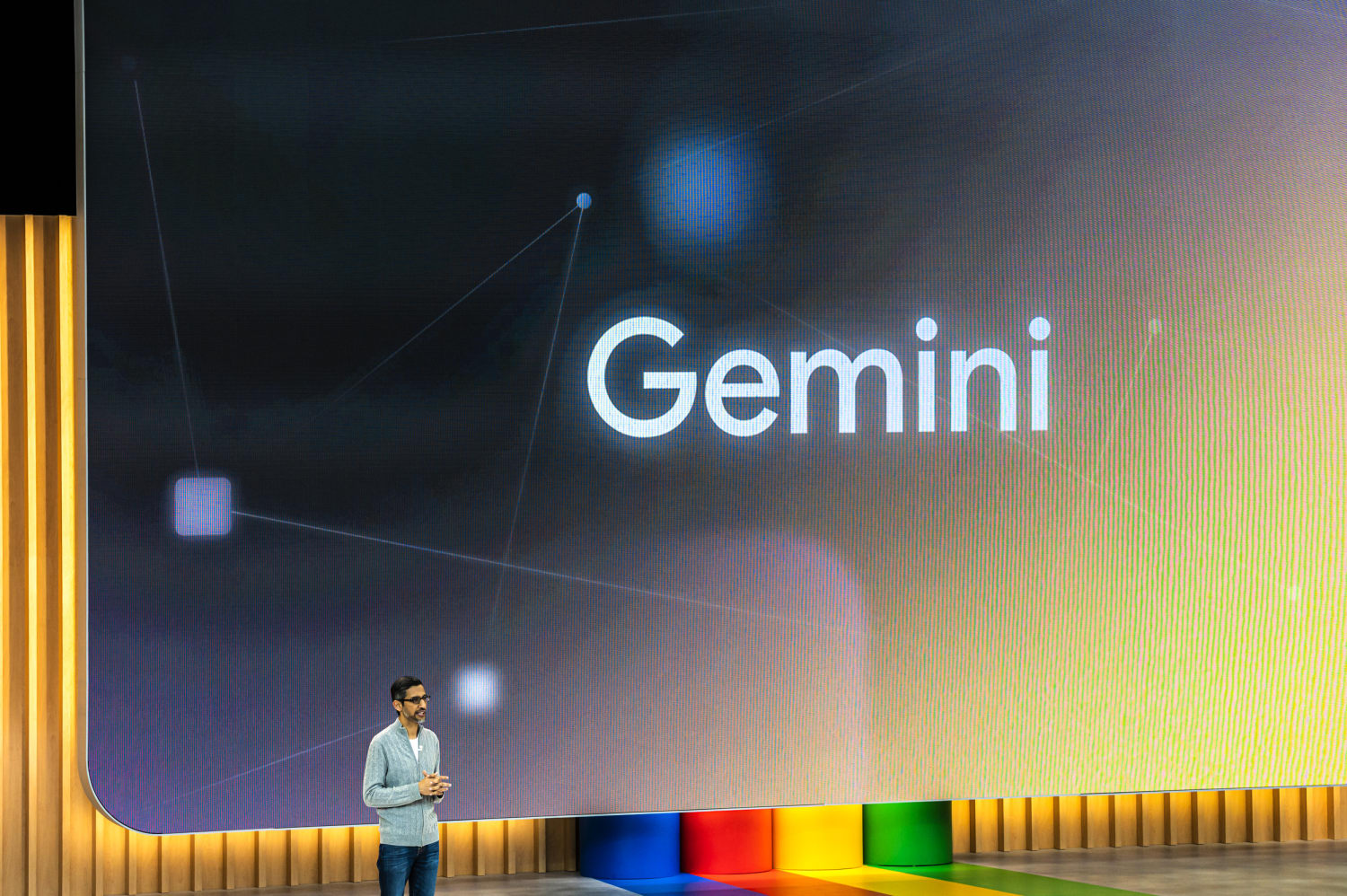 Gemini: Revolutionizing Mobile Generative AI