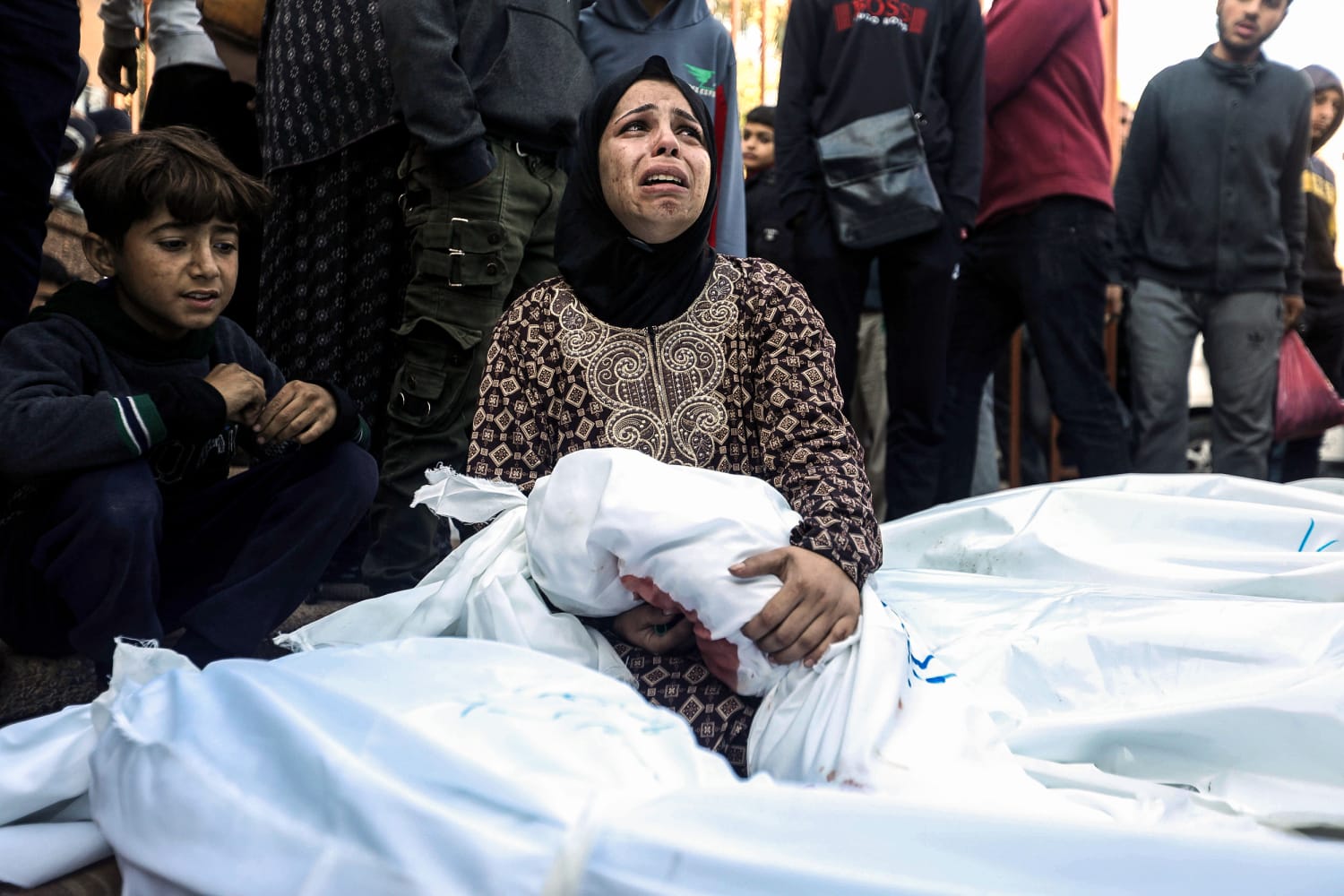 ويتزايد الدعم الفلسطيني لـ “الكفاح المسلح” مع وصول عدد القتلى في غزة إلى 20 ألف شخص