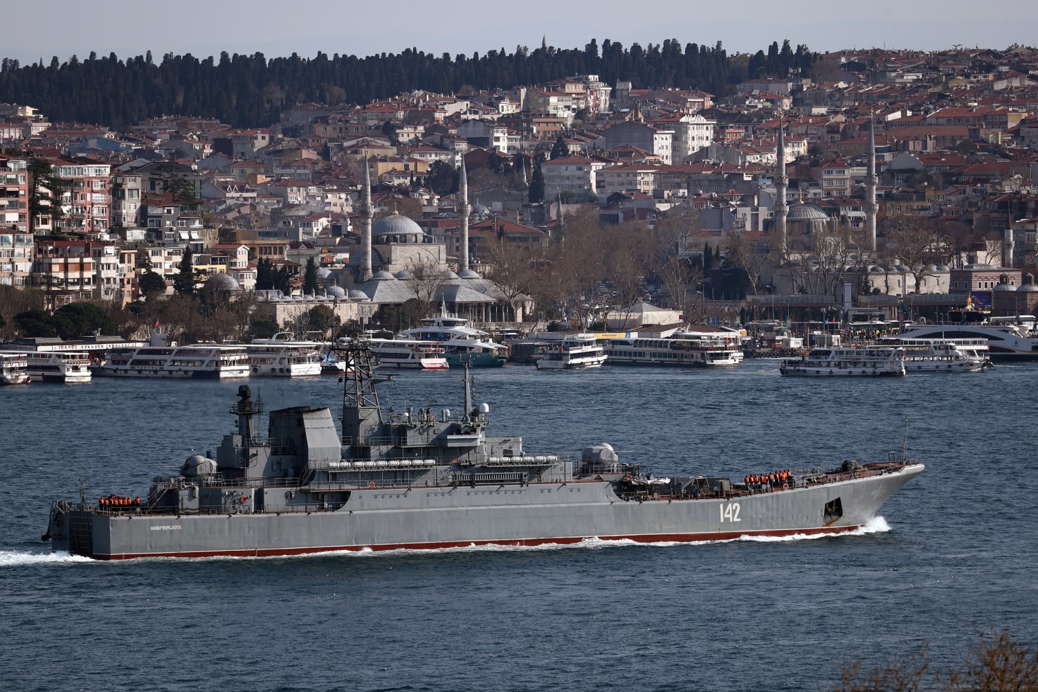 Ucrania bombardea un buque de guerra ruso de desembarco en Crimea