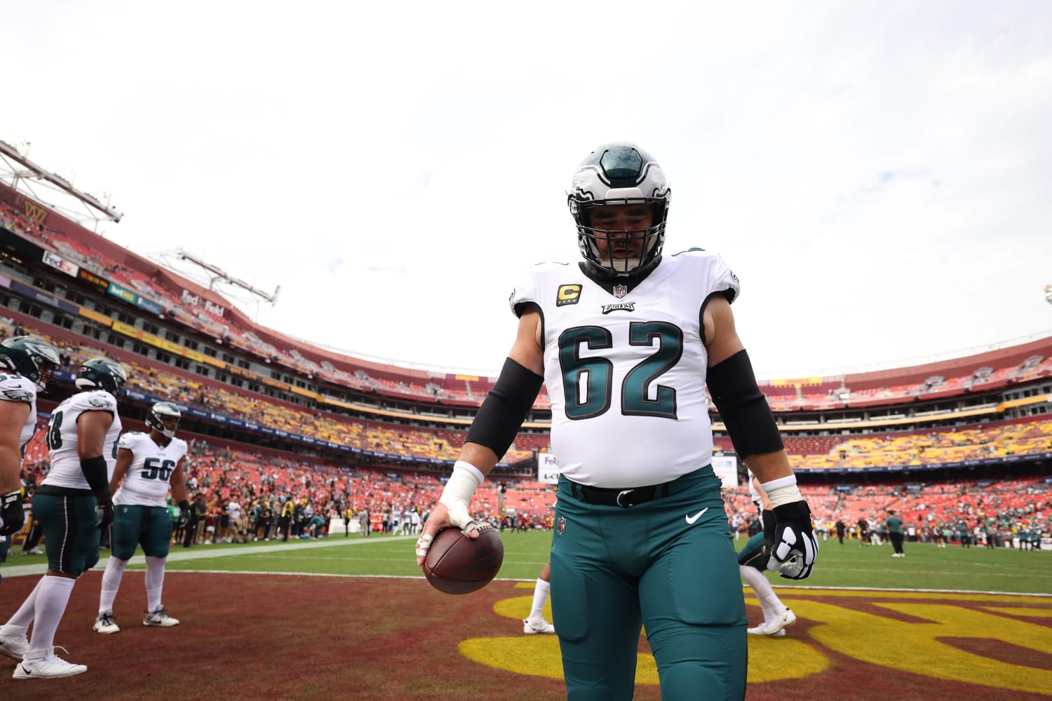 https://media-cldnry.s-nbcnews.com/image/upload/rockcms/2023-12/brotherly-push-Jason-Kelce-mc-231207-02-b5c309.jpg