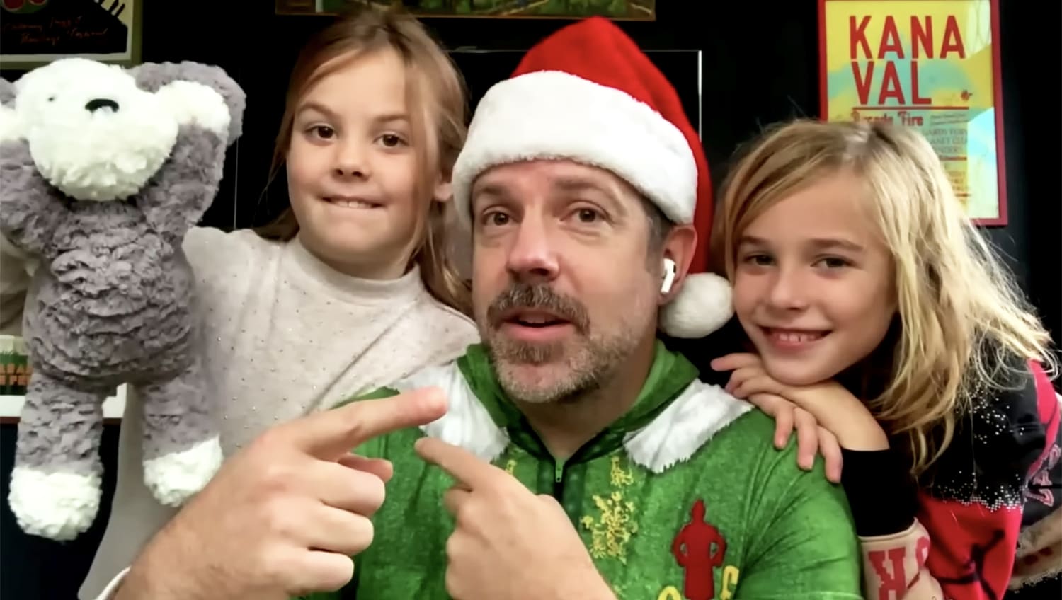 Jason Sudeikis' kids make a rare appearance when they crash his interview