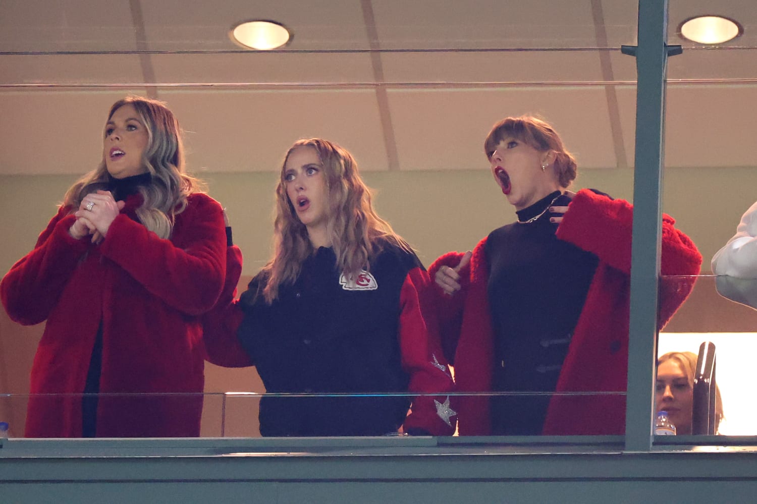 Taylor Swift spotted at Lambeau Field during Sunday's game