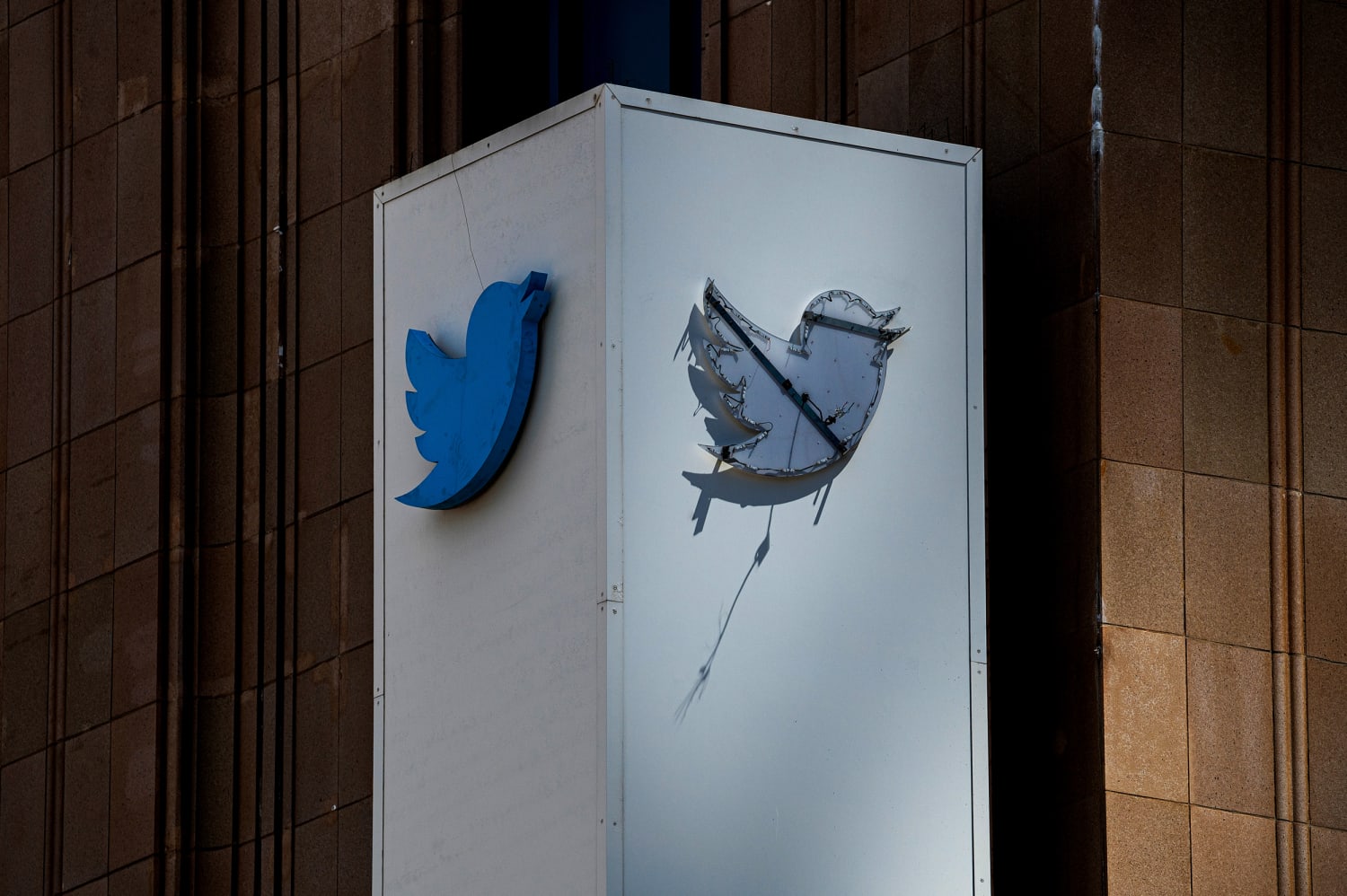Yargıç, Twitter'ın milyonlarca ikramiye ödemeyerek sözleşmeyi ihlal ettiğine hükmetti