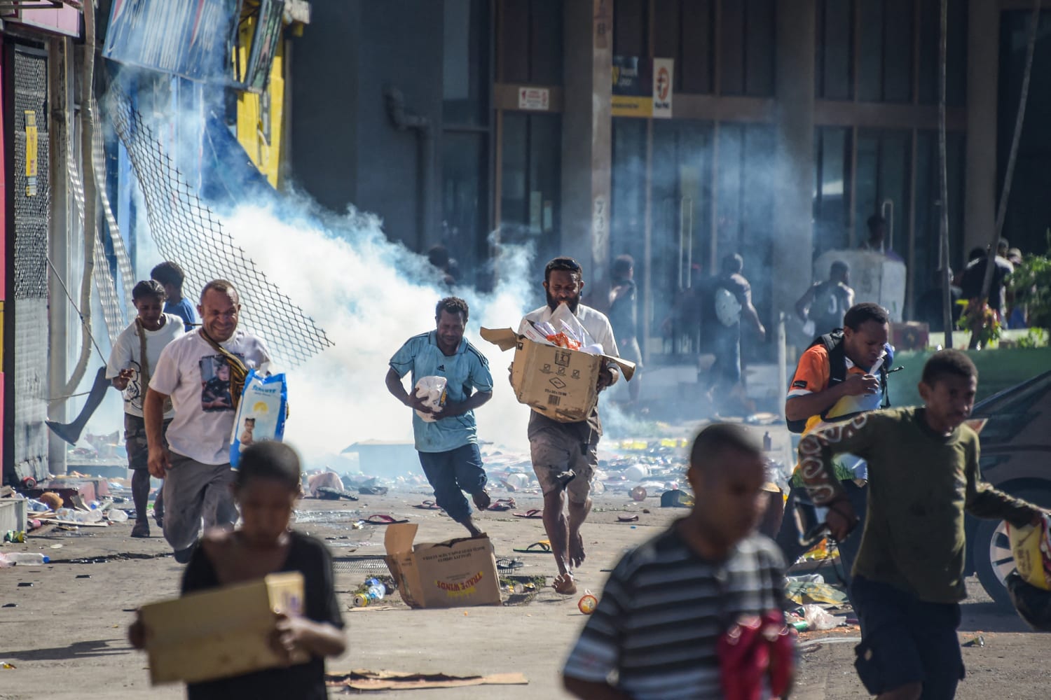 パプアニューギニア、暴動で16人が死亡した後、緊急事態を宣言