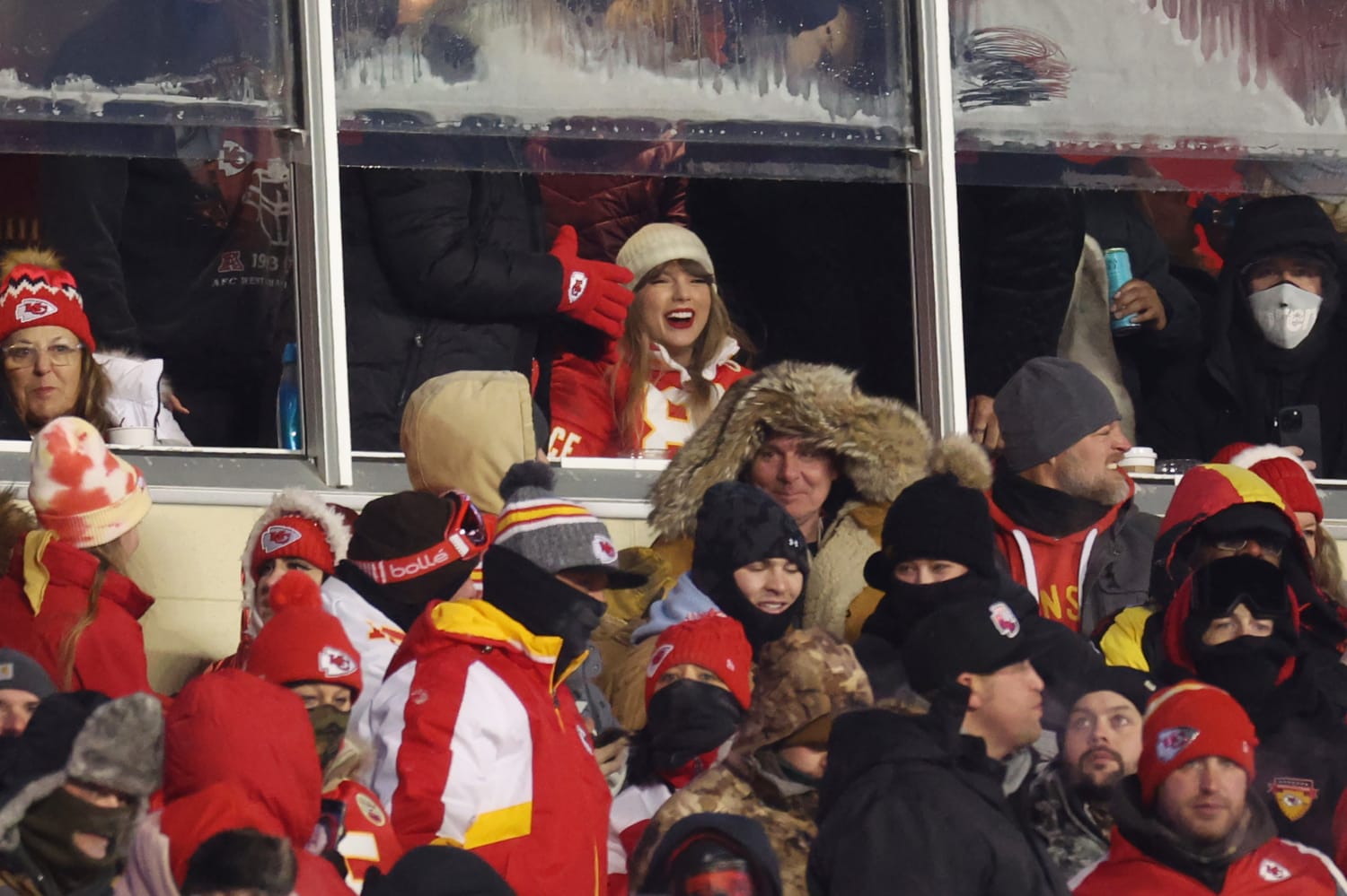 Taylor Swift and Donna Kelce Swag Surf in Video from Chiefs-Dolphins Game