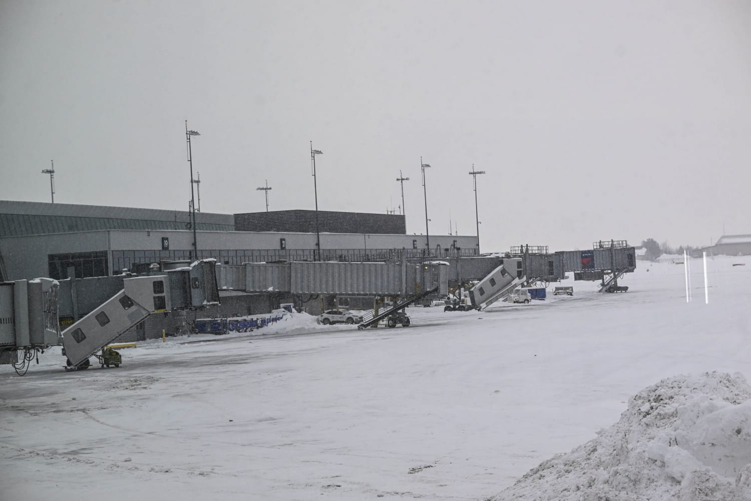 Door falls off plane midflight over New York forces emergency