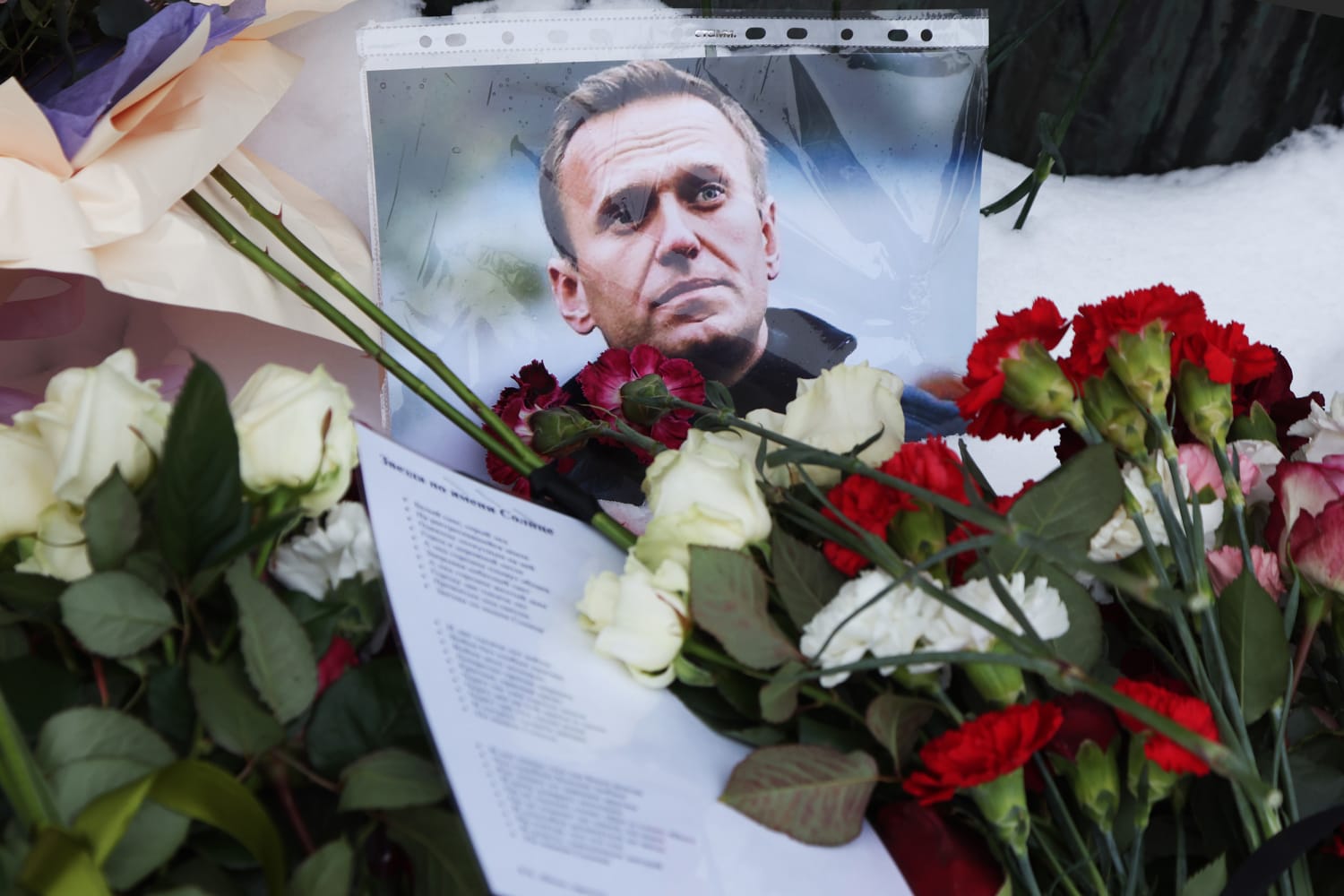 La madre de Alexei Navalny dice que funcionarios rusos intentaron obligarla a celebrar un «funeral secreto»